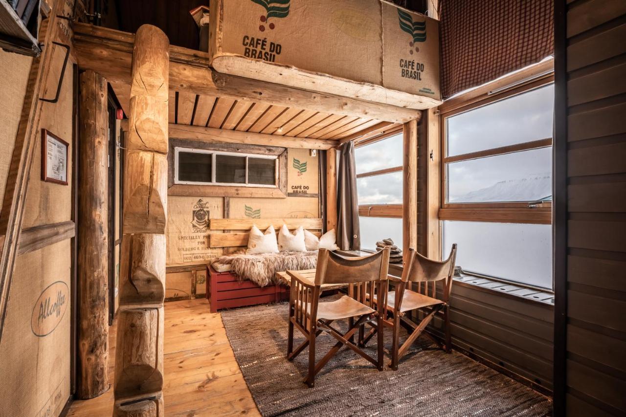 Basecamp Hotel Лонгйир Экстерьер фото