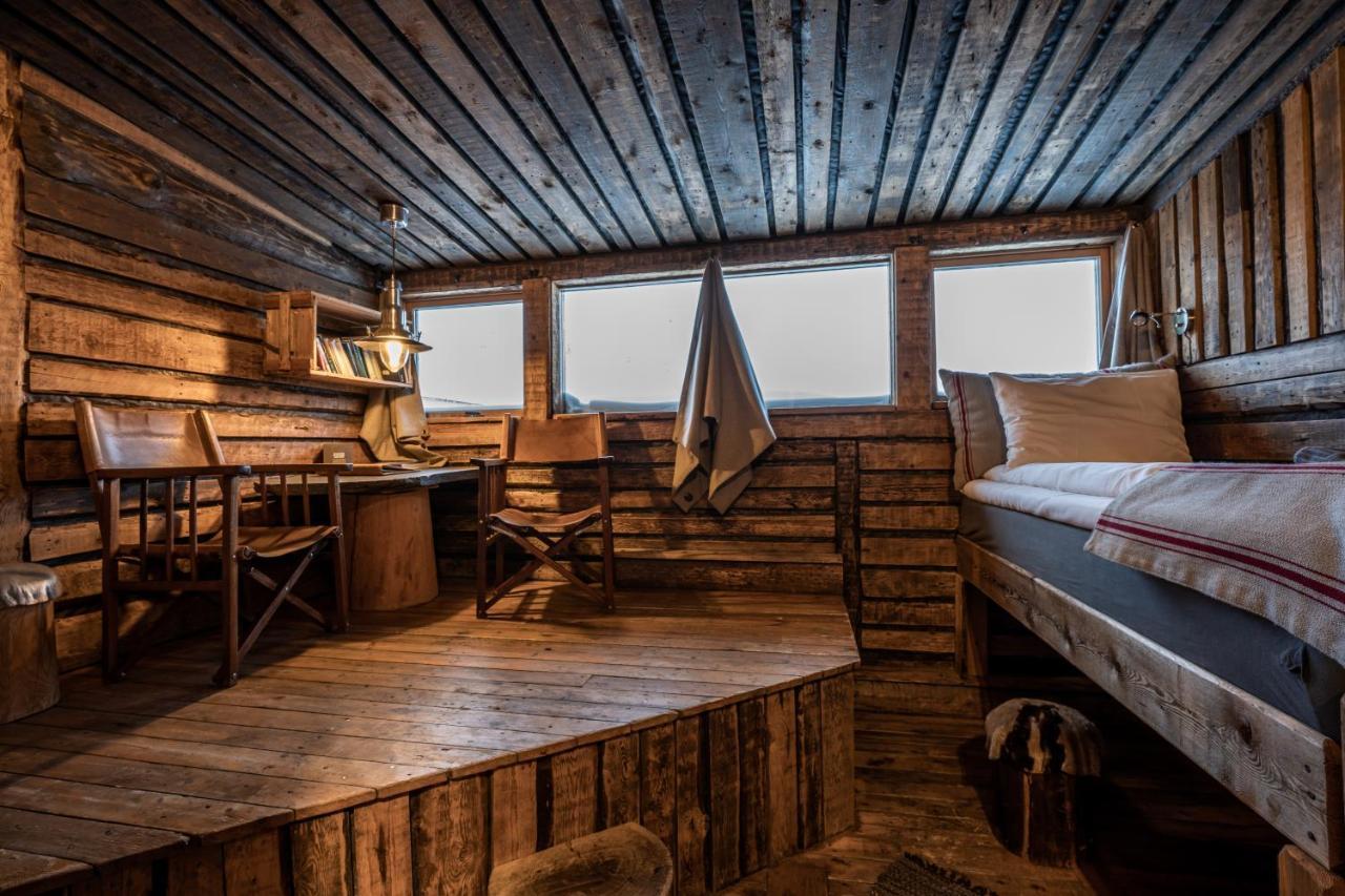 Basecamp Hotel Лонгйир Экстерьер фото