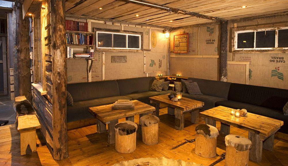 Basecamp Hotel Лонгйир Экстерьер фото